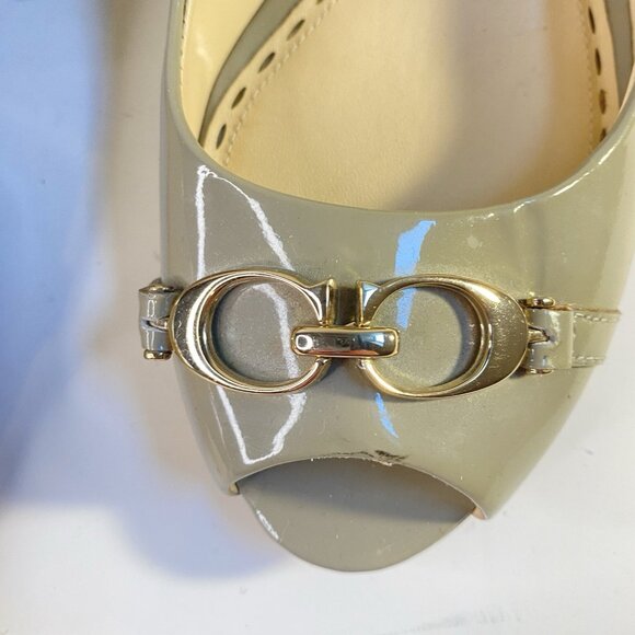 COACH Womens 8 B Peep Toe Patent Leather Buckle Wedge Pumps Taupe Classic - Picture 13 of 16